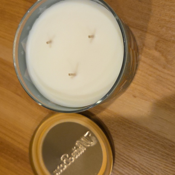 White Barn Merry Mistletoe Candle - Green and Gold - Picture 3 of 4